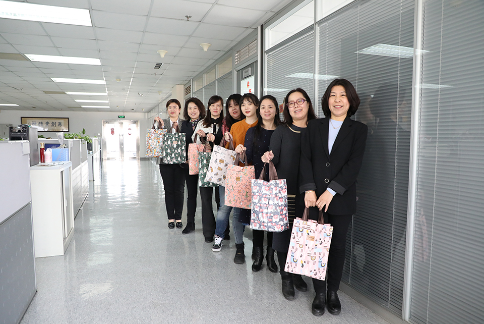 罕王集团总部三八妇女节员工关怀活动